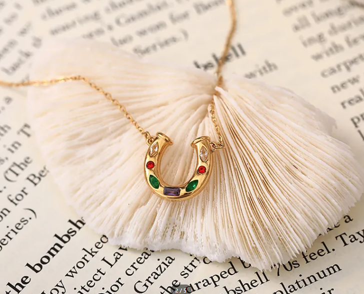 Horeshore Zirconia Necklace