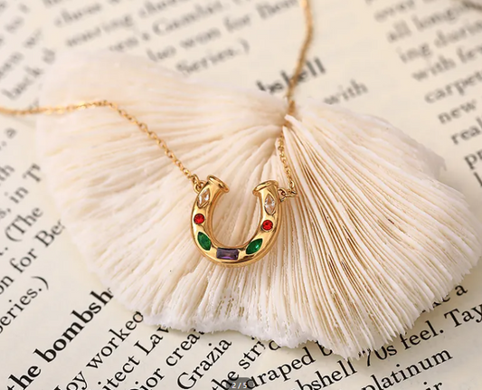 Horeshore Zirconia Necklace